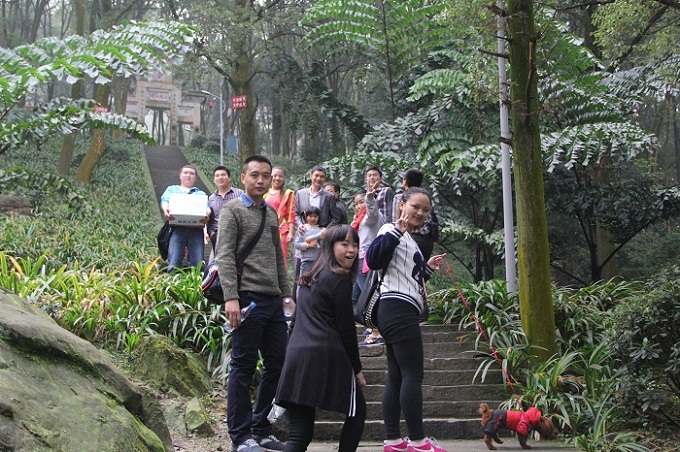 瀘州建校2015年秋期教職工登山趣味活動(dòng)